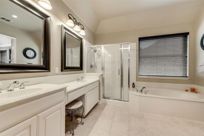 Building Photo - 3802 Frio Way