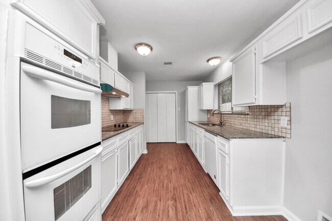 Building Photo - 16714 Britford