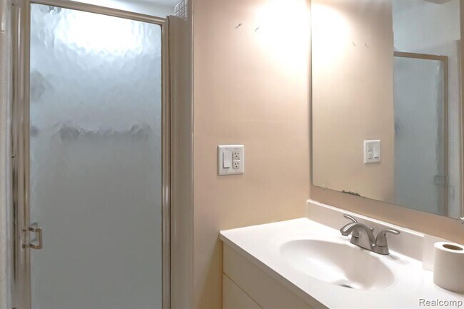 Building Photo - 19639 W 12 Mile Rd