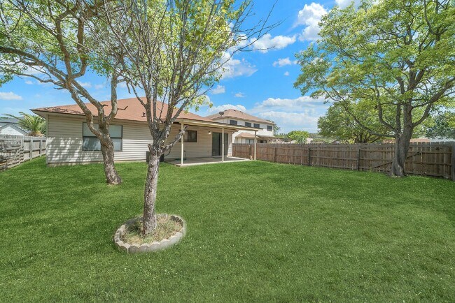 Building Photo - 5007 Shara Mist