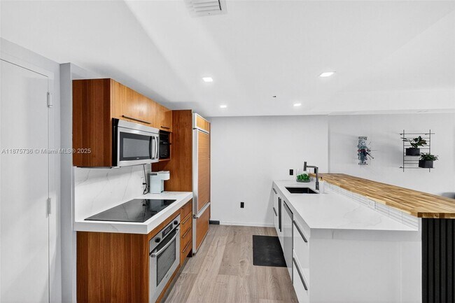 Building Photo - 50 Biscayne Blvd