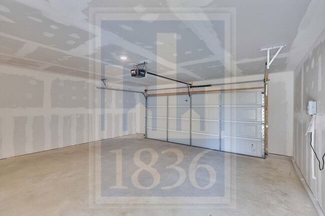 Building Photo - 304 Azua Path