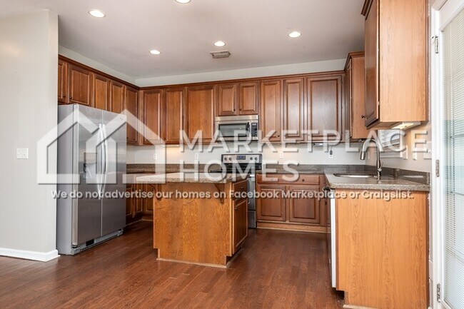 Building Photo - 102 Berwick Ct