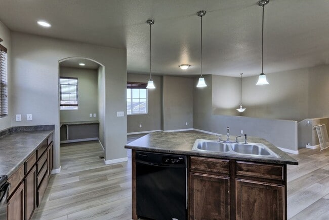 Building Photo - 3 Bedroom 2 1/2 Bath in Loveland