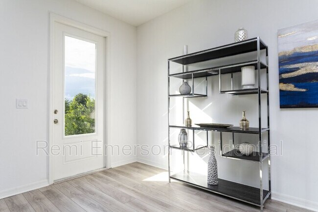 Building Photo - 700 Benoi Dr