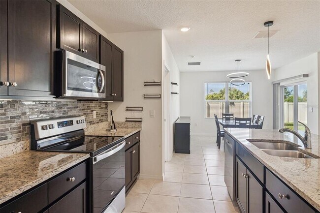 Building Photo - 544 Park Pl Blvd