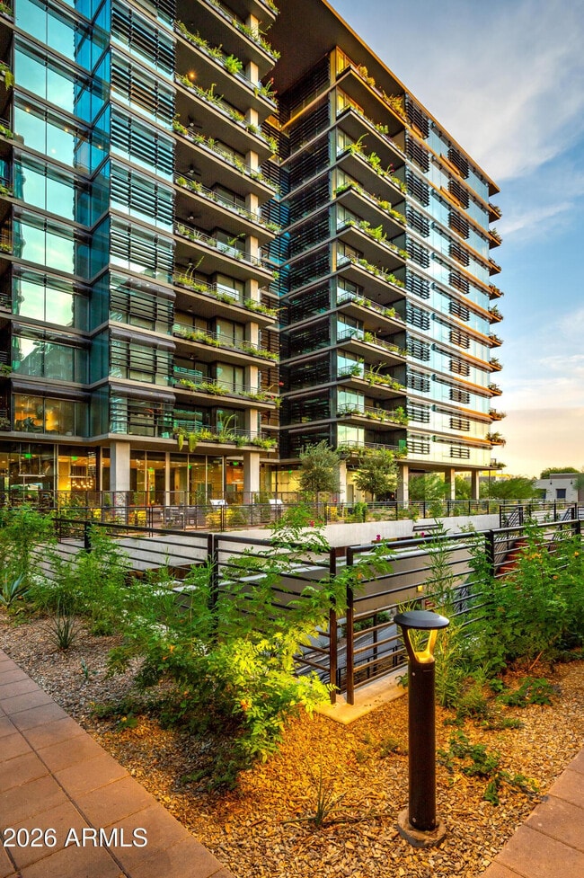 Building Photo - 7180 E Kierland Blvd