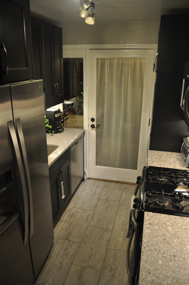 Building Photo - 107 S Iris St