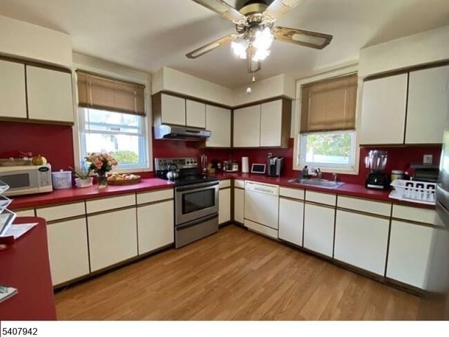 Building Photo - 15 Hackensack St