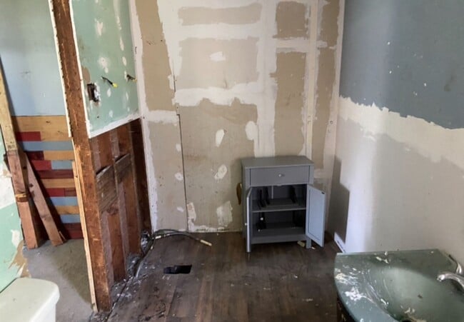 Building Photo - Investment Special! - $290 Month / $500 Down