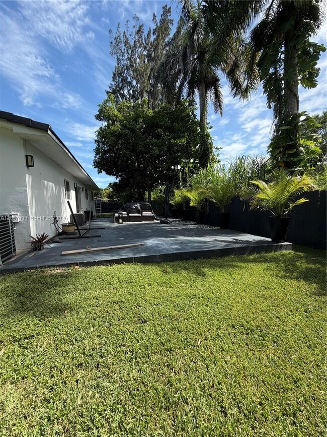 Building Photo - 15700 N Miami Ave