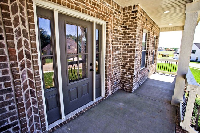 Building Photo - Brand Spacious Home Near Base