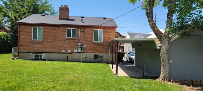 Building Photo - Odell Duplex