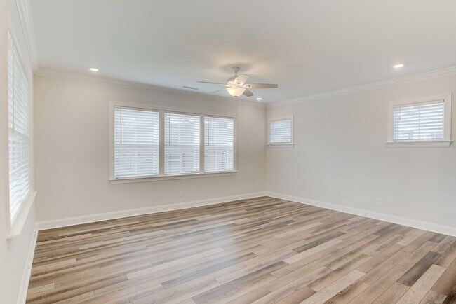 Building Photo - Light & Bright 4BR 3BA house in Tryon, Wak...