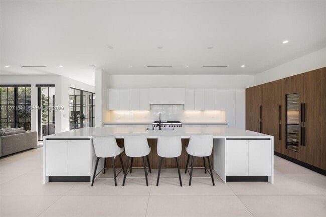 Building Photo - 885 NE 76th St