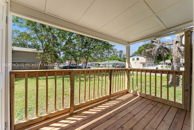 Building Photo - Updated 2 Bedroom Home Near Naval Station Mayport