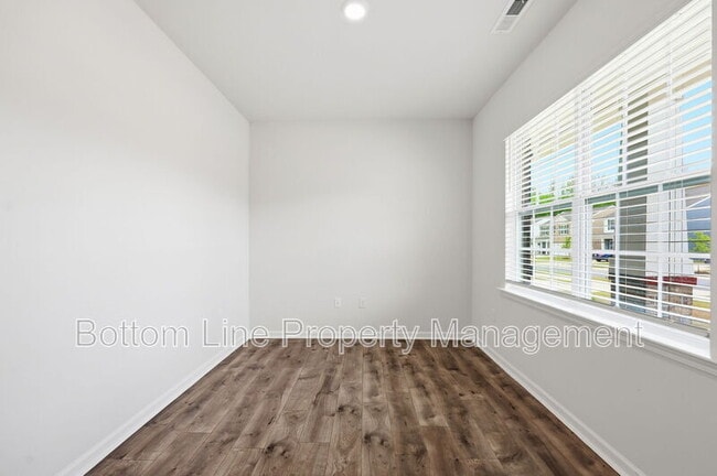 Building Photo - 413 Tucana St