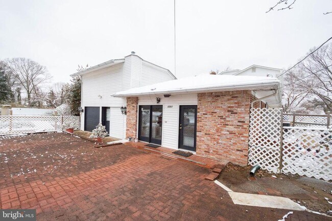 Building Photo - 6561 Shady Side Rd