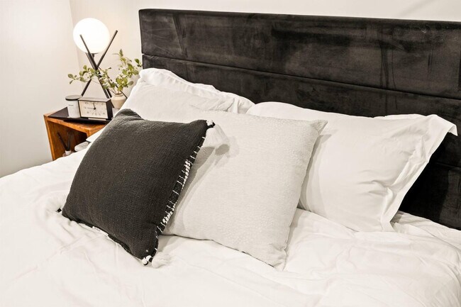 Building Photo - 1216 SW Adams St