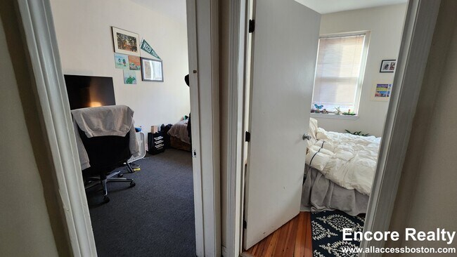 Building Photo - 19 Aberdeen St