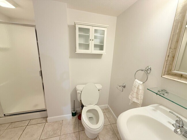 Building Photo - Photos Coming Soon – 3 Bedroom, 3.5 Bathro...
