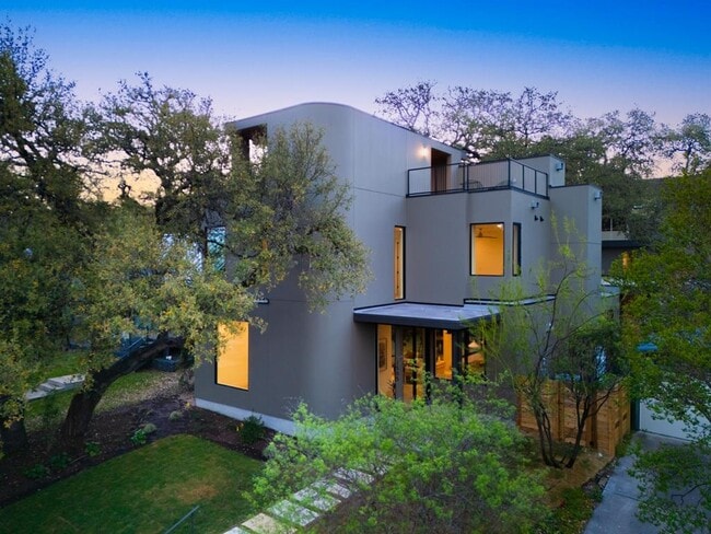 Building Photo - 1505 Alameda Dr