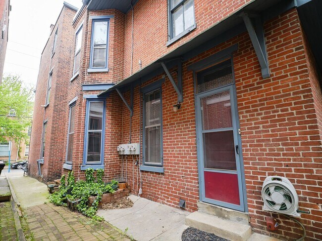 Building Photo - 1609 Green St