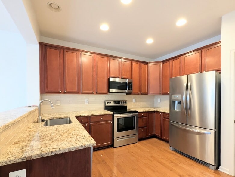 Building Photo - 7123 Silverleaf Oak Rd