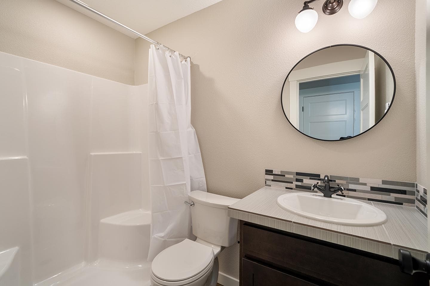 Building Photo - Stylish South Tabor apartment 5 blocks fro...