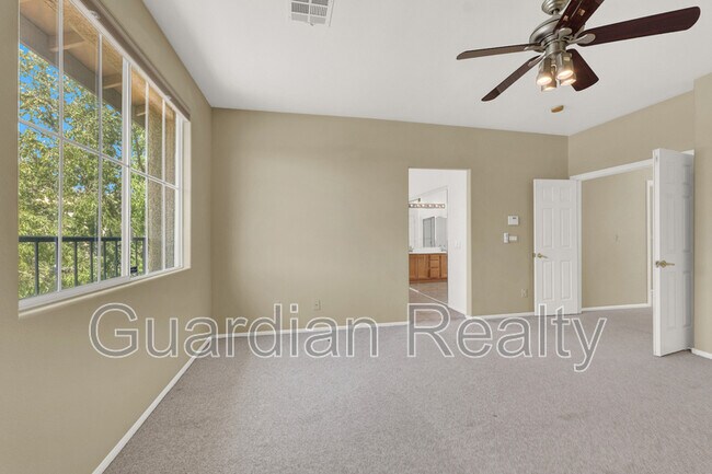 Building Photo - 224 Emerald Vista Way
