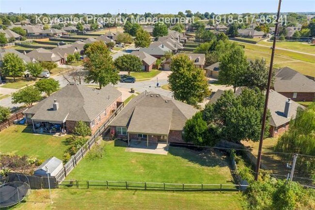 Building Photo - 3 Bed | 2 Bath | Jenks