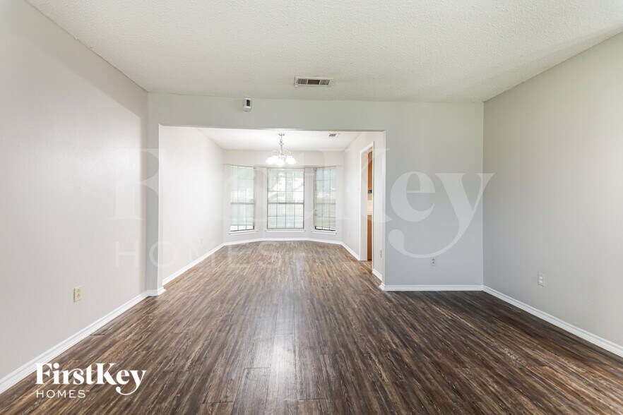 Building Photo - 1403 Bradford Pl