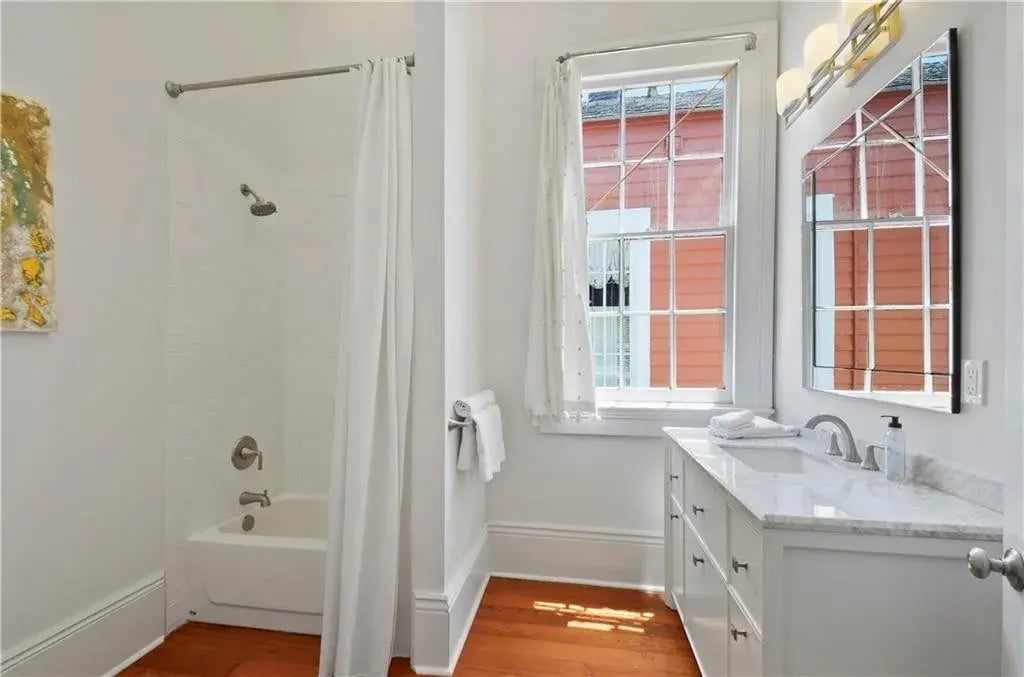 Building Photo - 435 Bouny St