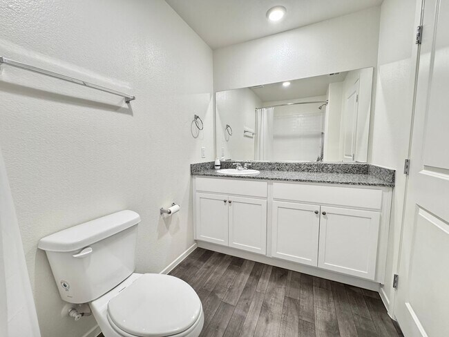Building Photo - Cozy Newly Build 3 Bed & 2-1/2 Bath Townhome