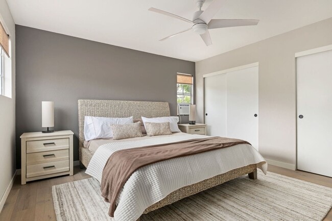 Building Photo - Fully Remodeled East Side Townhome – Furnished & Move-In Ready!