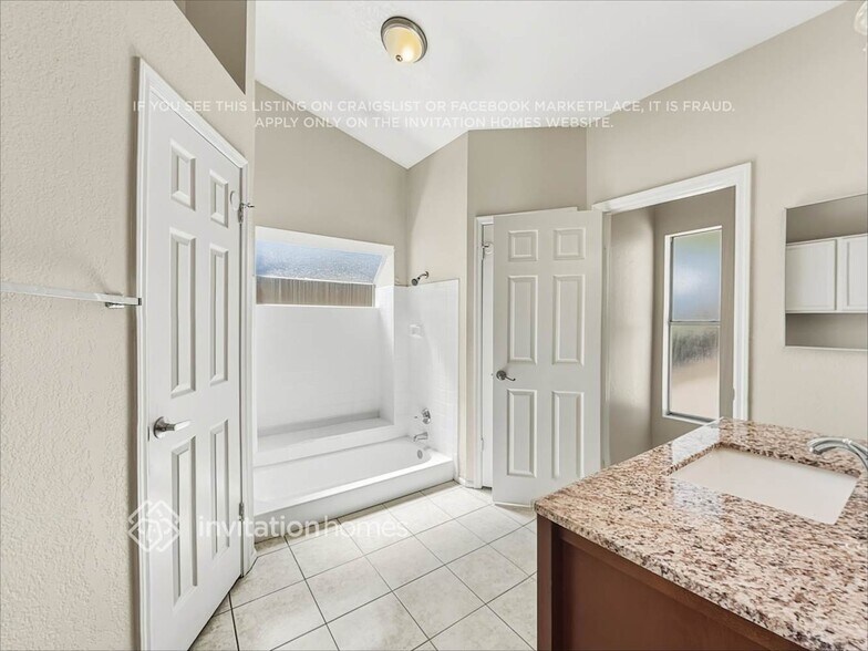 Building Photo - 4944 W Wescott Dr