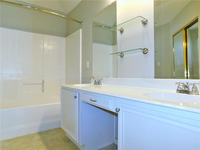 Building Photo - 2917 Oakshire St