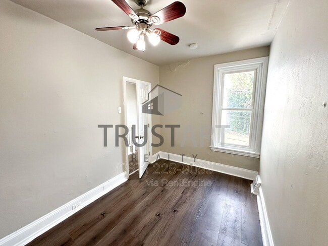 Building Photo - 3885 Manor St
