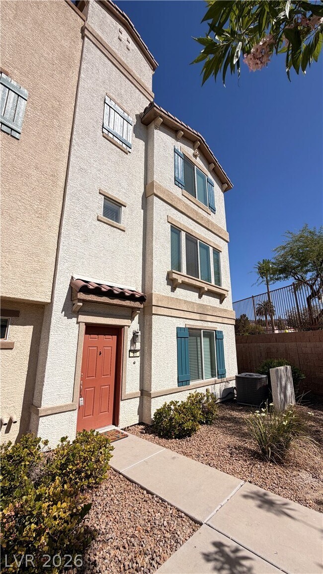 Building Photo - 61 Morning Mimosa Ct