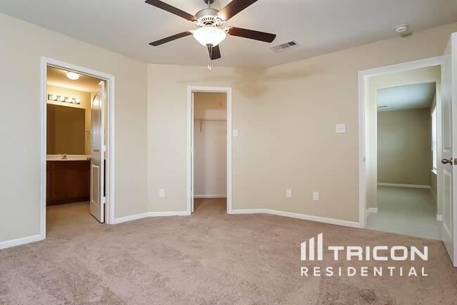 Building Photo - 425 Palomino Stand Dr