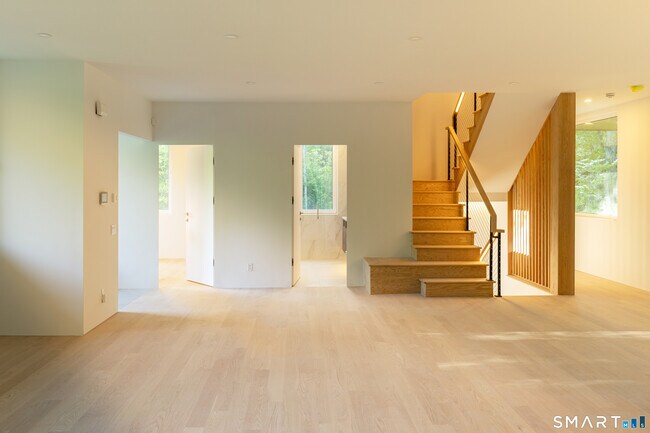 Building Photo - 205 E Hyerdale Dr