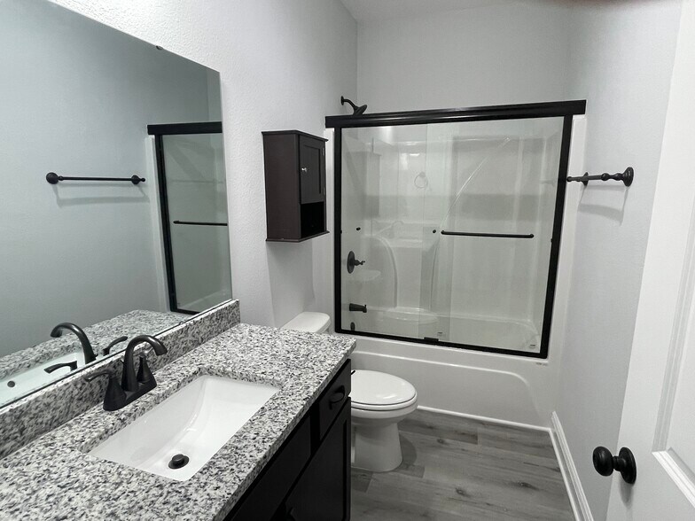 Building Photo - 1703 Sound Haven Ct