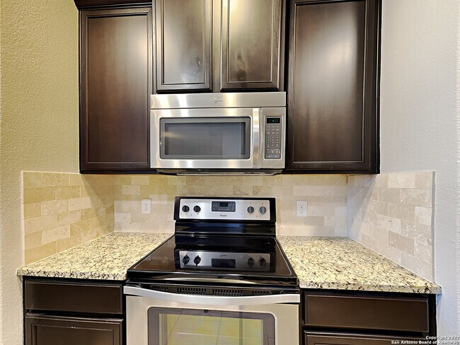 Building Photo - 7715 Watersedge Cove