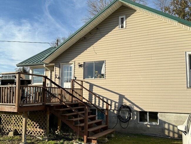 Building Photo - Home on South Skagit Highway