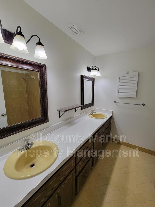 Building Photo - 1511 SE 40th Ct