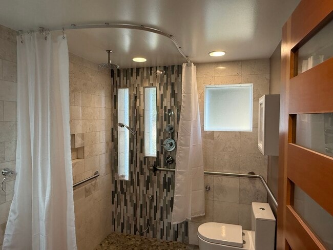 Unit 1 Shower - 1510 NE 170th St