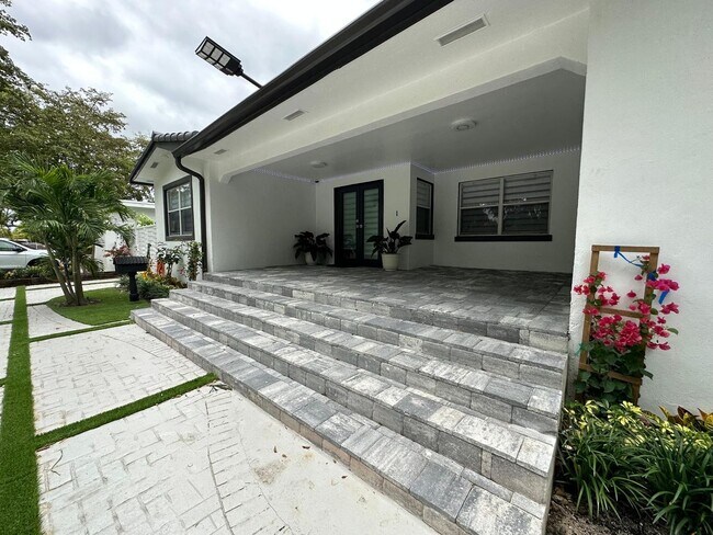 Building Photo - 6080 SW 16th St