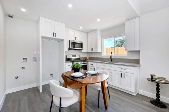 Building Photo - 1059 Emory St