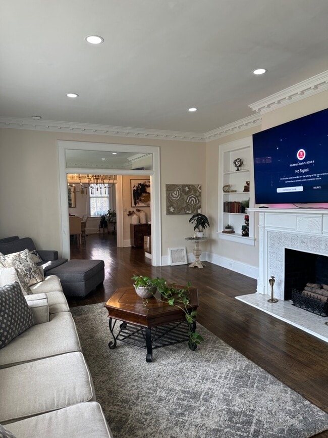 Building Photo - 2481 E Cloverdale Prk