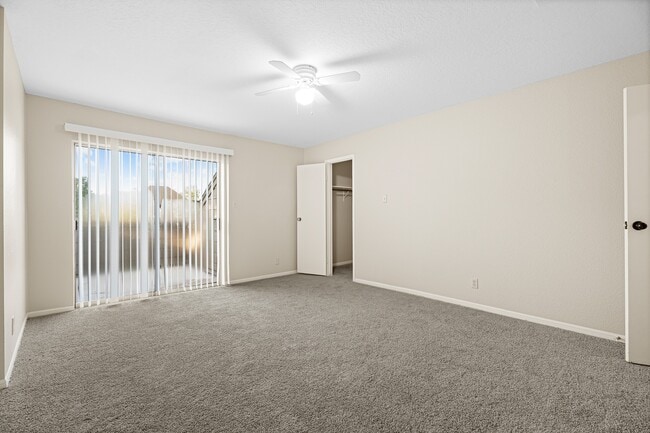 Building Photo - 304 E Adoue St